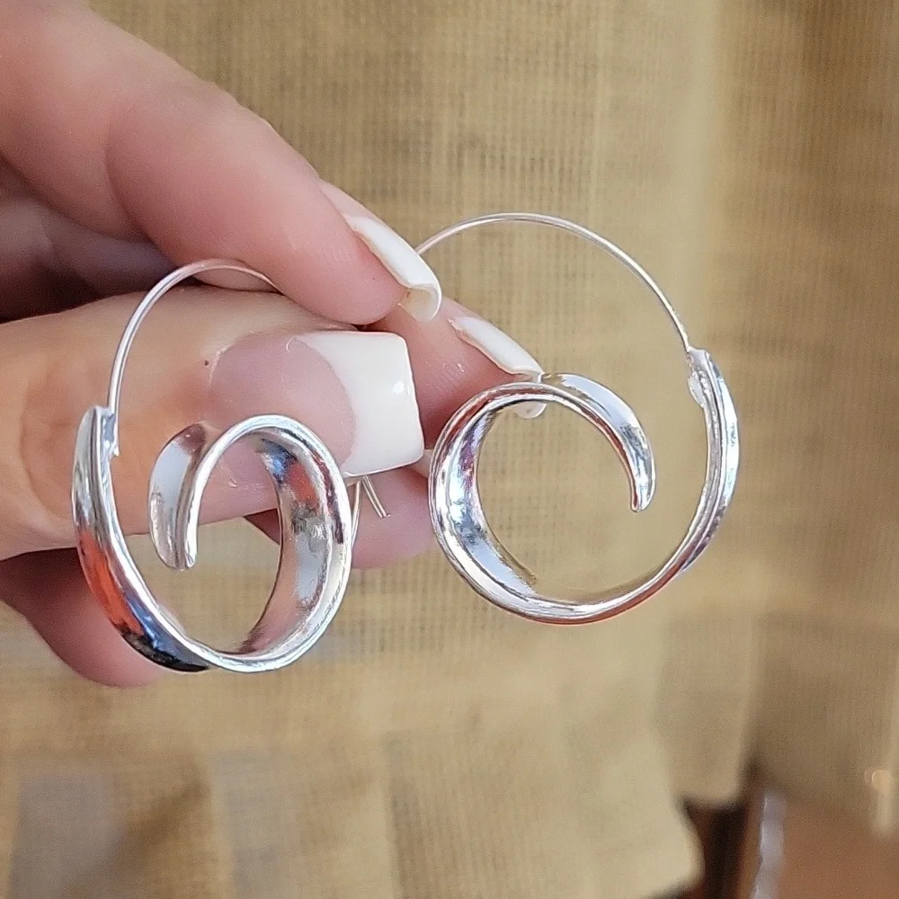 Sculptural Threader Hoop Earrings - Picture 5 of 7